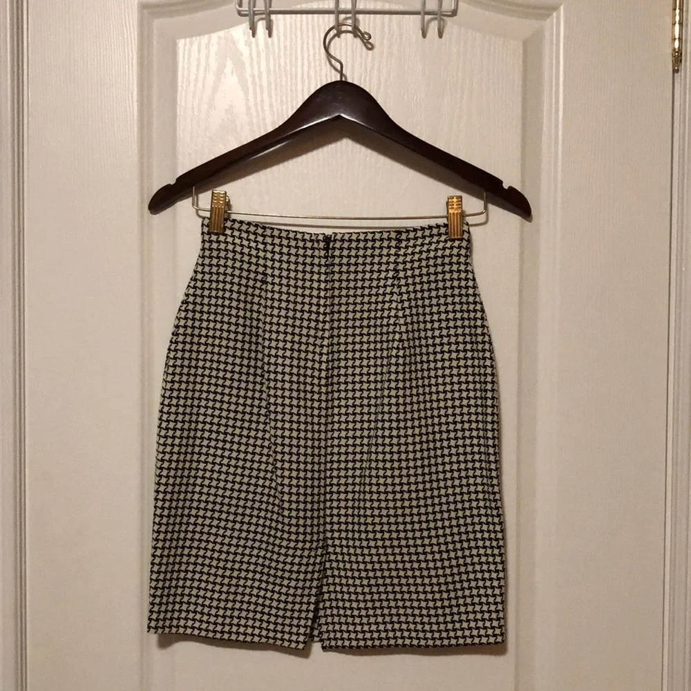 Francine Browner Petites Black and White Houndstooth Knee-length Skirt - Picture 2 of 3